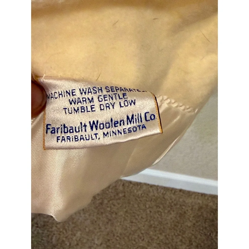 VTG Faribo Faribault Woolen Mill Co 100% Pure Wool Blanket‎ Satin Trim Cream